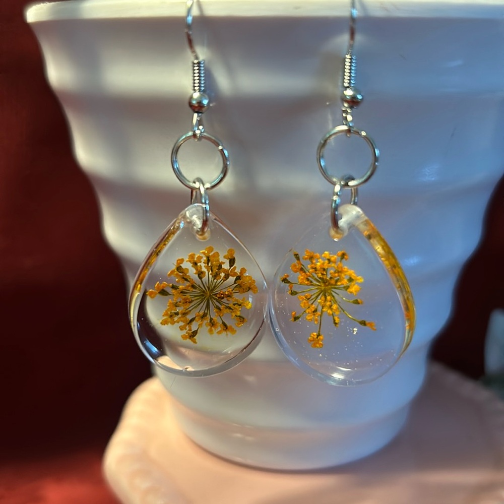 - New handcrafted dried flower 🌸 earrings #2